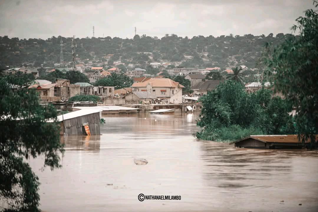Kinshasa sous l’eau : Quand l’urbanisation chaotique et les déchets deviennent un danger mortel