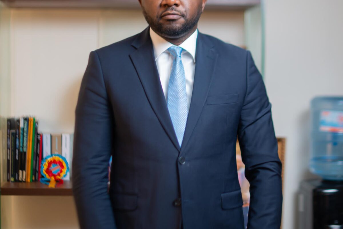 Trop d’argent, peu de routes : Quand l’urbanisme se heurte à l’inertie politique. Le Député National Fiston BOKUNDOA appelle à une évaluation rigoureuse