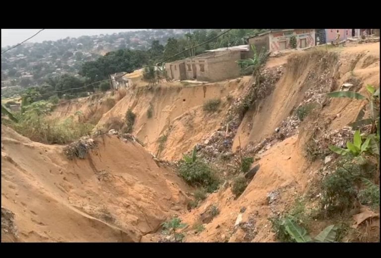 Inondations à Kinshasa : Malueka et Ngaliema sous les eaux, révélant une gestion urbaine défaillante