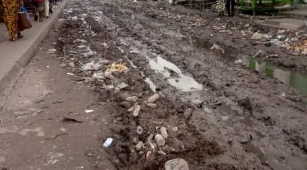 Quand la pluie tombe, l’avenue Kulumba cède… et Kingabwa s’effondre dans le silence