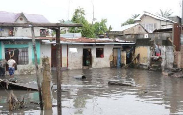 Kinshasa sous l’eau : Quand l’urbanisation chaotique et les déchets deviennent un danger mortel