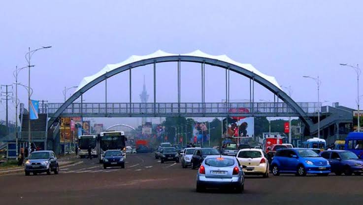 Kinshasa : Le boulevard Lumumba à l’abandon, une artère vitale devenue cauchemar urbain