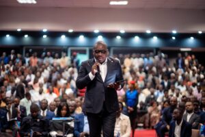 Grand Équateur : Maître Guy LOANDO échange avec la jeunesse sur la Constitution et le développement national